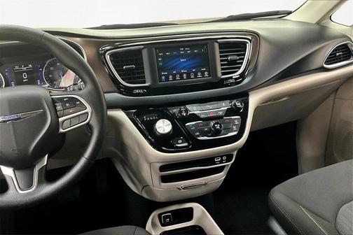 2020 Chrysler Voyager L