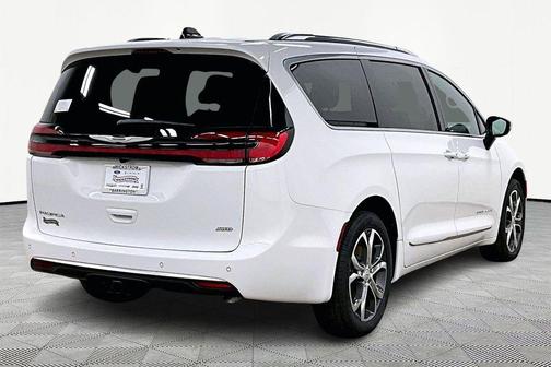 2026 Chrysler Pacifica Pinnacle