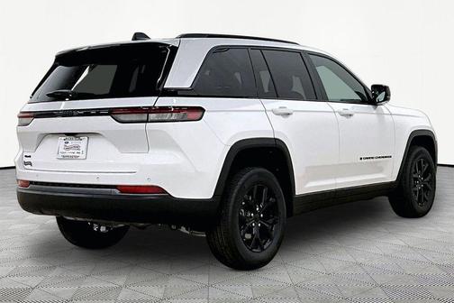 Bright White Clearcoat 2026 Jeep Grand Cherokee Laredo