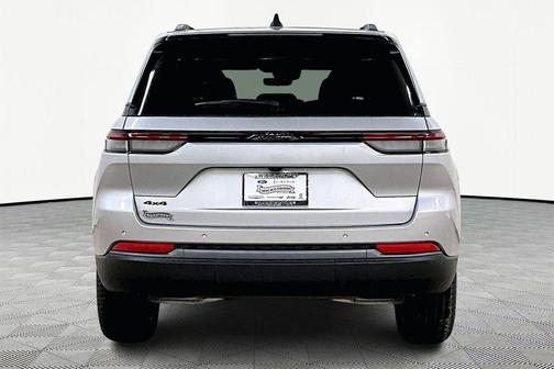 Silver Zynith 2026 Jeep Grand Cherokee Limited