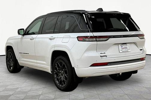 Bright White Clearcoat 2026 Jeep Grand Cherokee Summit
