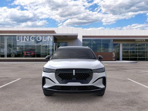 Silver Radiance Metallic 2026 Lincoln Nautilus Reserve