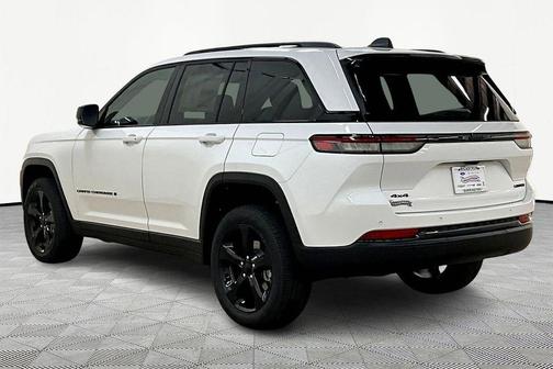Bright White Clearcoat 2025 Jeep Grand Cherokee Limited