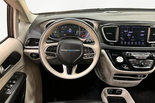2017 Chrysler Pacifica Hybrid Platinum