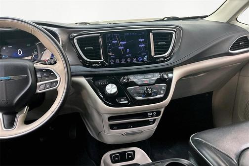 2017 Chrysler Pacifica Hybrid Platinum