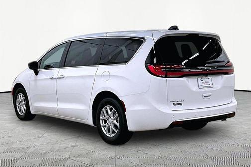 PW7 2027 Chrysler Pacifica SELECT