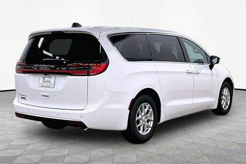 PW7 2027 Chrysler Pacifica SELECT