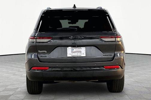 Metallic 2023 Jeep Grand Cherokee Limited