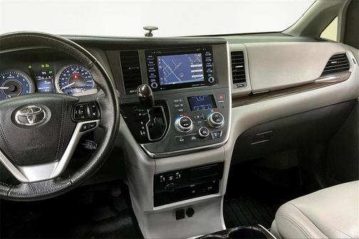 2018 Toyota Sienna XLE Premium