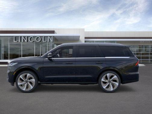 Infinite Black Metallic 2026 Lincoln Navigator Black Label