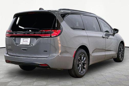 2022 Chrysler Pacifica Touring-L