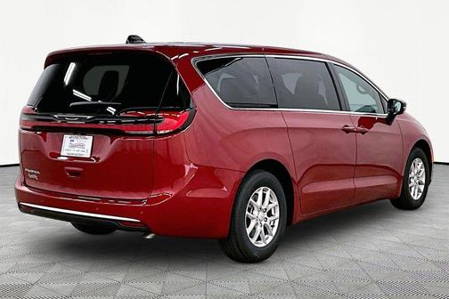 PR6 2027 Chrysler Pacifica SELECT