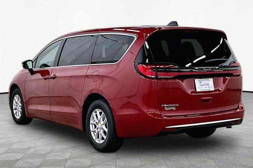 PR6 2027 Chrysler Pacifica SELECT