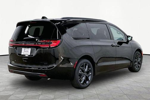 PXJ 2027 Chrysler Pacifica LIMITED