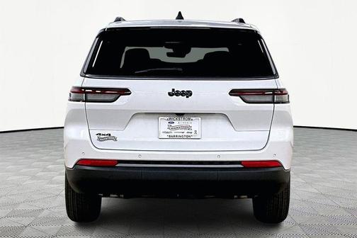 Bright White Clearcoat 2026 Jeep Grand Cherokee L Laredo