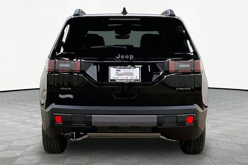Diamond Black 2026 Jeep Cherokee LAREDO/LIMITED