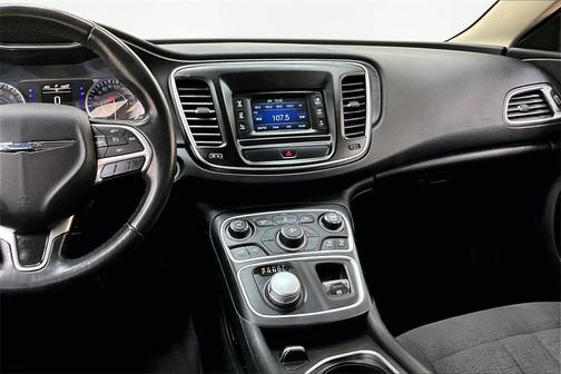 2016 Chrysler 200 LX