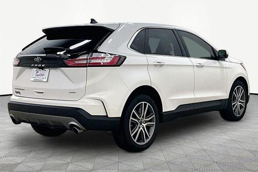 White Metallic 2022 Ford Edge Titanium
