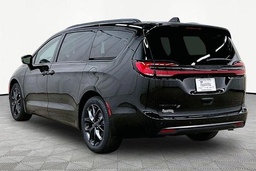 PXJ 2027 Chrysler Pacifica LIMITED