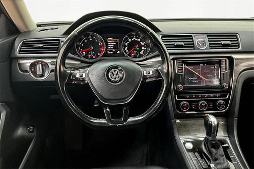 2017 Volkswagen Passat 1.8T SE w/Technology