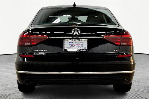 2017 Volkswagen Passat 1.8T SE w/Technology