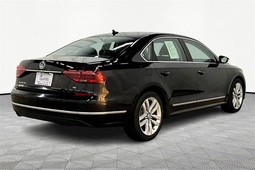 2017 Volkswagen Passat 1.8T SE w/Technology