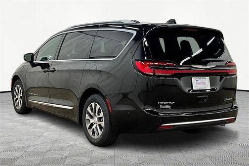 2025 Chrysler Pacifica Hybrid Pinnacle