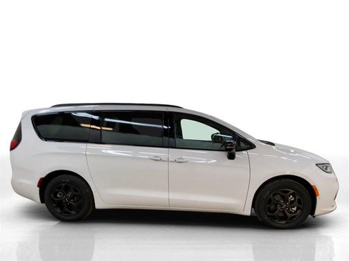 2025 Chrysler Pacifica Hybrid Select