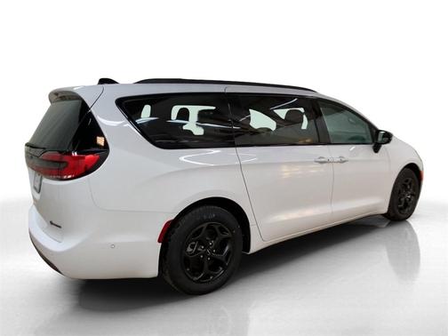 2025 Chrysler Pacifica Hybrid Select