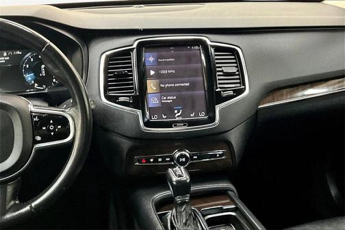 2016 Volvo XC90 T6 Momentum