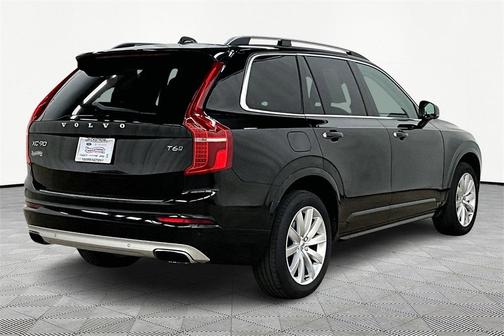 2016 Volvo XC90 T6 Momentum