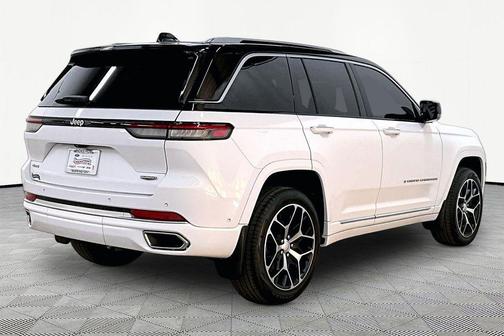 2023 Jeep Grand Cherokee Summit