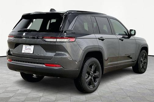 Metallic 2026 Jeep Grand Cherokee Limited