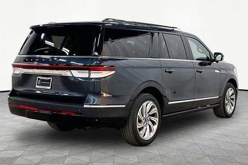 2022 Lincoln Navigator L Reserve
