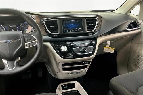2020 Chrysler Voyager L