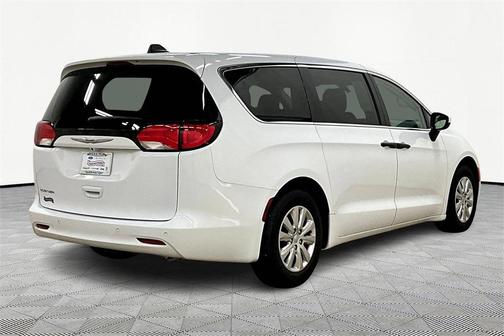 2020 Chrysler Voyager L