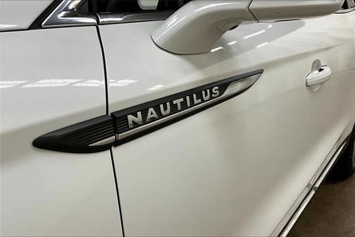 2021 Lincoln Nautilus Reserve