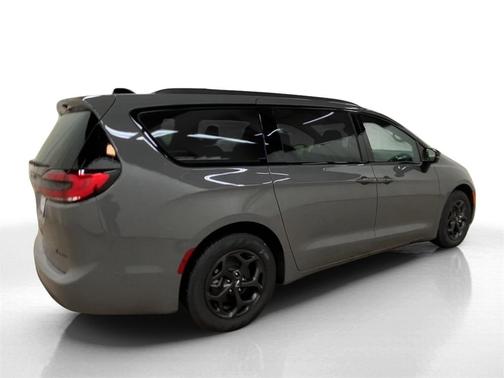2025 Chrysler Pacifica Hybrid Select