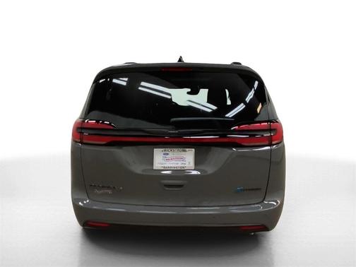 2025 Chrysler Pacifica Hybrid Select