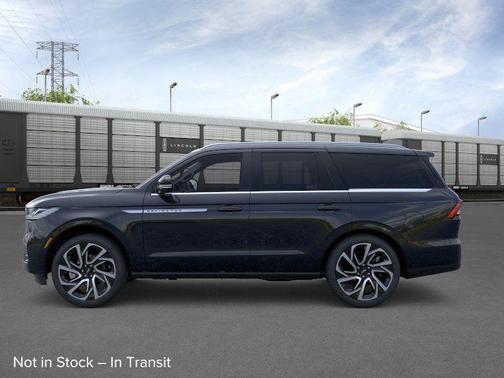 Infinite Black Metallic 2026 Lincoln Navigator Reserve