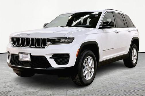Bright White Clearcoat 2025 Jeep Grand Cherokee Laredo SUV