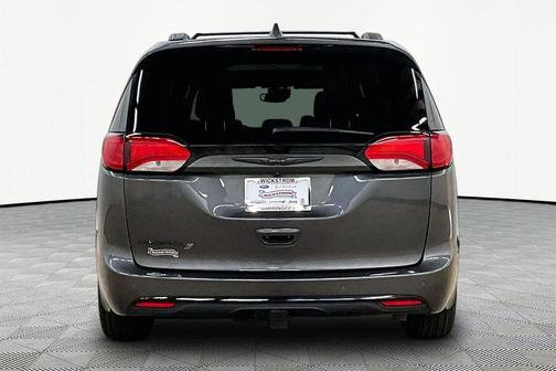 Granite Crystal Clearcoat Metallic 2019 Chrysler Pacifica Touring-L Plus