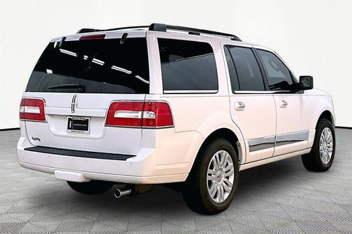 White Platinum Clearcoat Metallic 2014 Lincoln Navigator Base