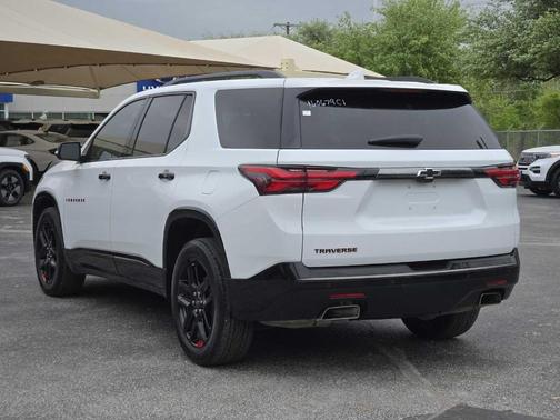 Summit White 2023 Chevrolet Traverse Premier