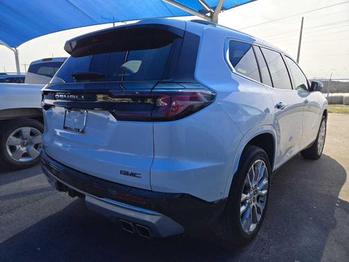 2024 GMC Acadia Denali