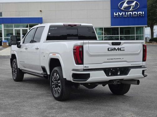 White Frost Tri-Coat 2024 GMC Sierra 2500 Denali Ultimate