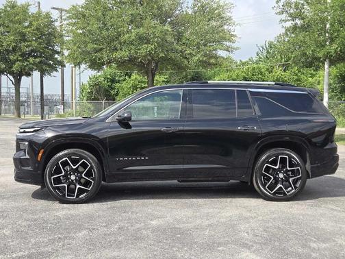 Mosaic Black Metallic 2025 Chevrolet Traverse High Country