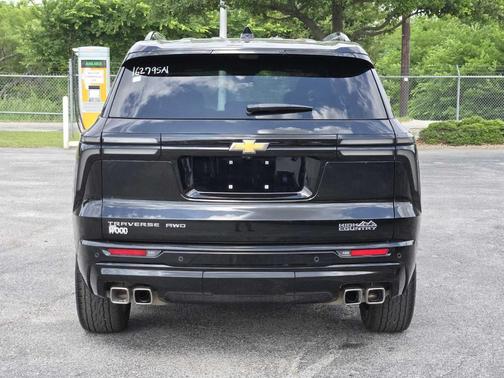 Mosaic Black Metallic 2025 Chevrolet Traverse High Country