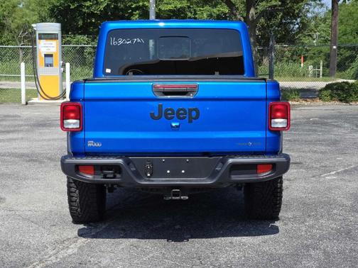 Hydro Blue Pearlcoat 2024 Jeep Gladiator Sport