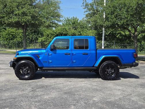 Hydro Blue Pearlcoat 2024 Jeep Gladiator Sport